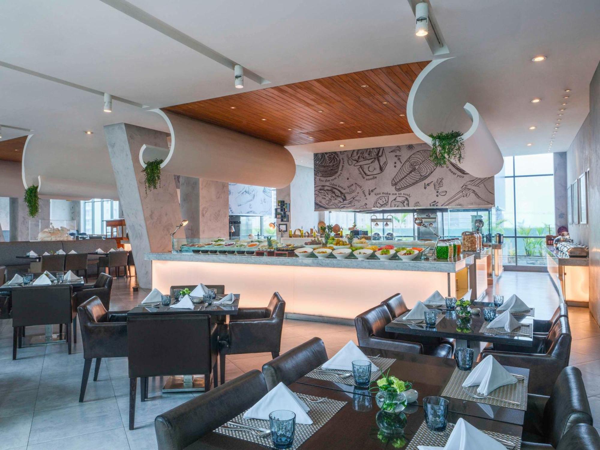 Pullman Jakarta Central Park Экстерьер фото The Club Lounge at the airport