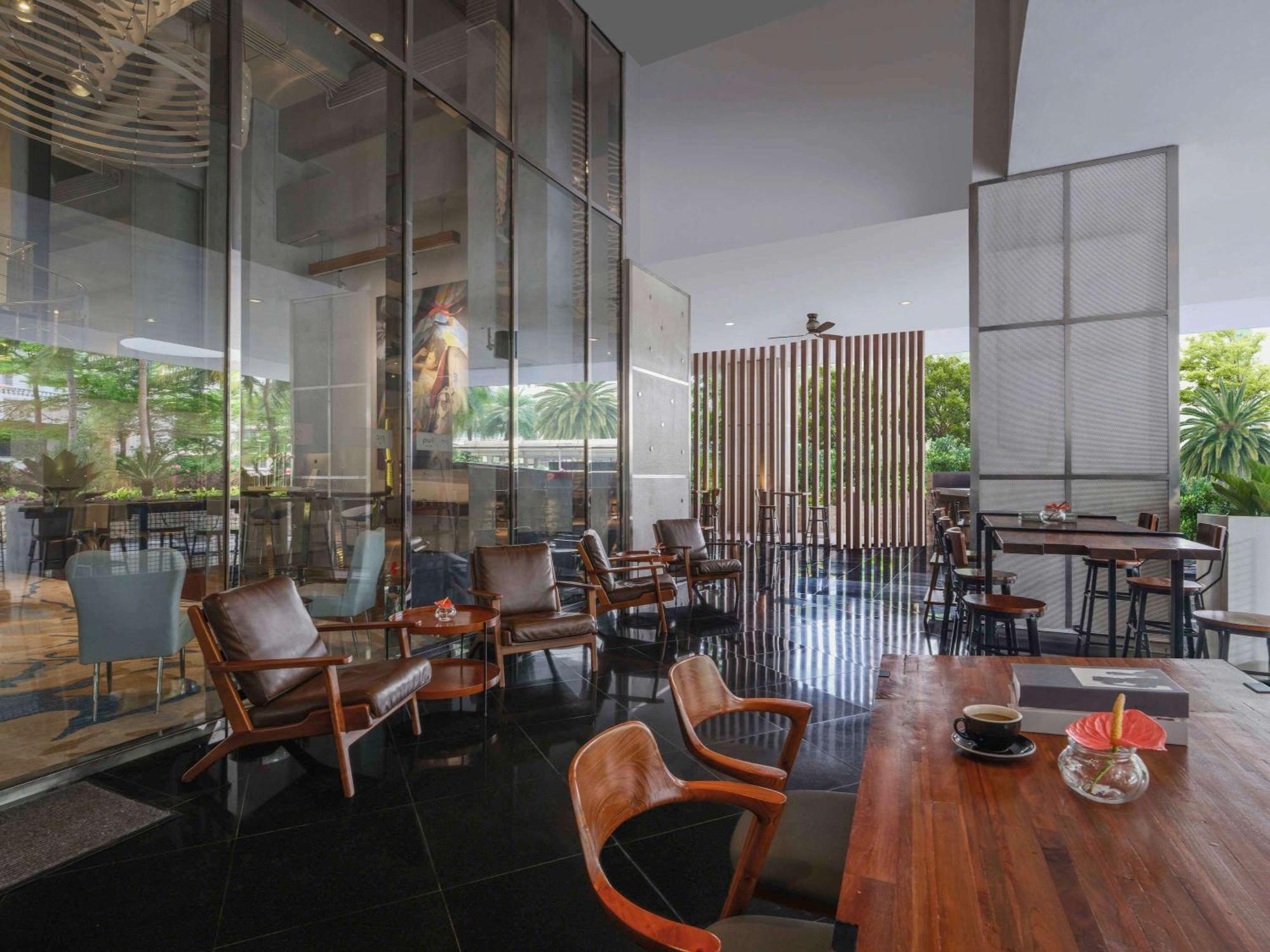 Pullman Jakarta Central Park Экстерьер фото The interior of a Starbucks Reserve store in Shanghai, China