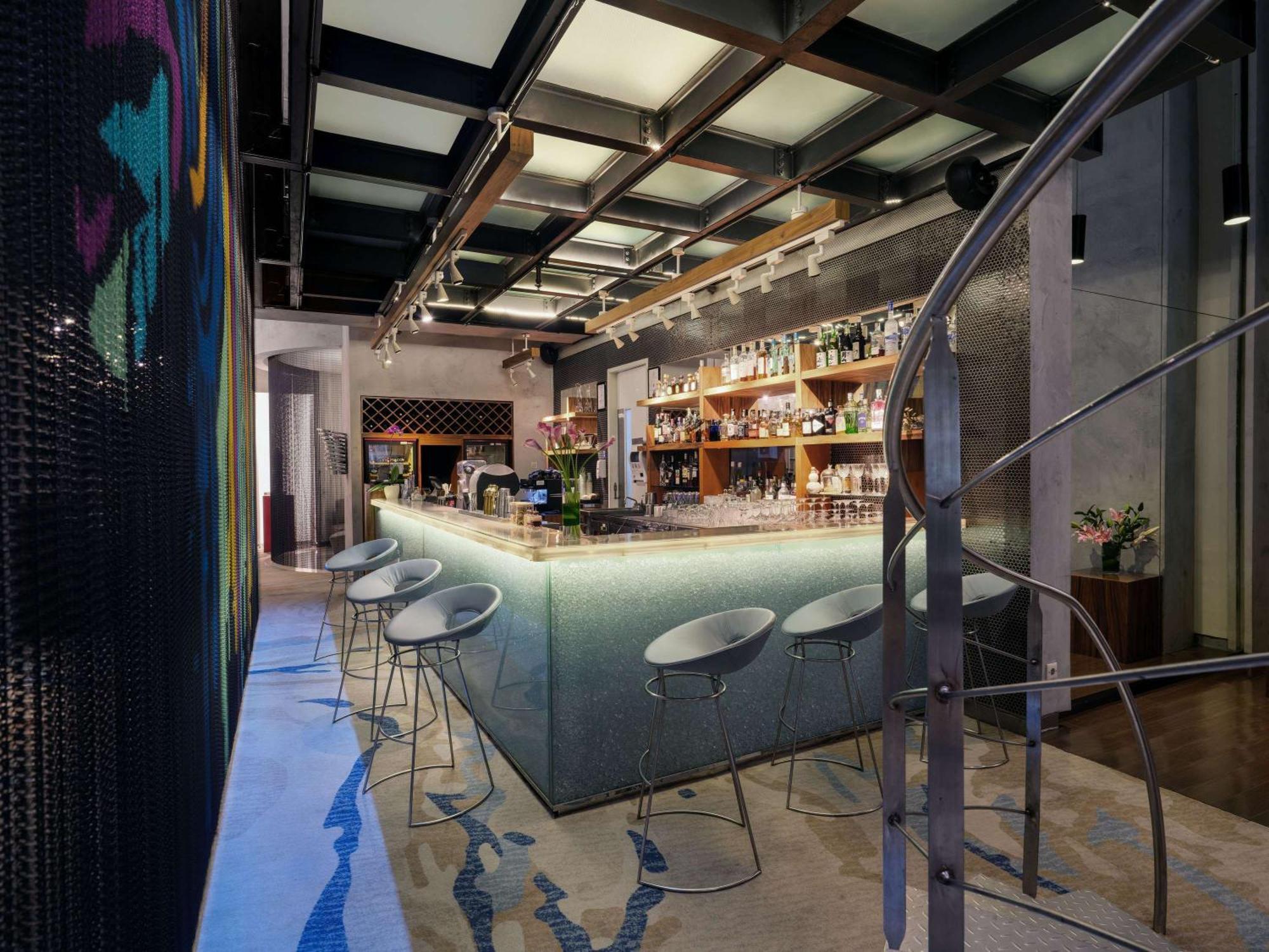 Pullman Jakarta Central Park Экстерьер фото The bar at the 1000 Museum